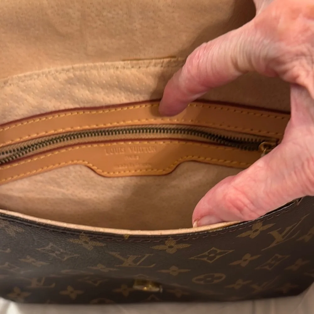 Louis Vuitton Brown Monogram Shoulder Bag faux - Picture 4 of 14